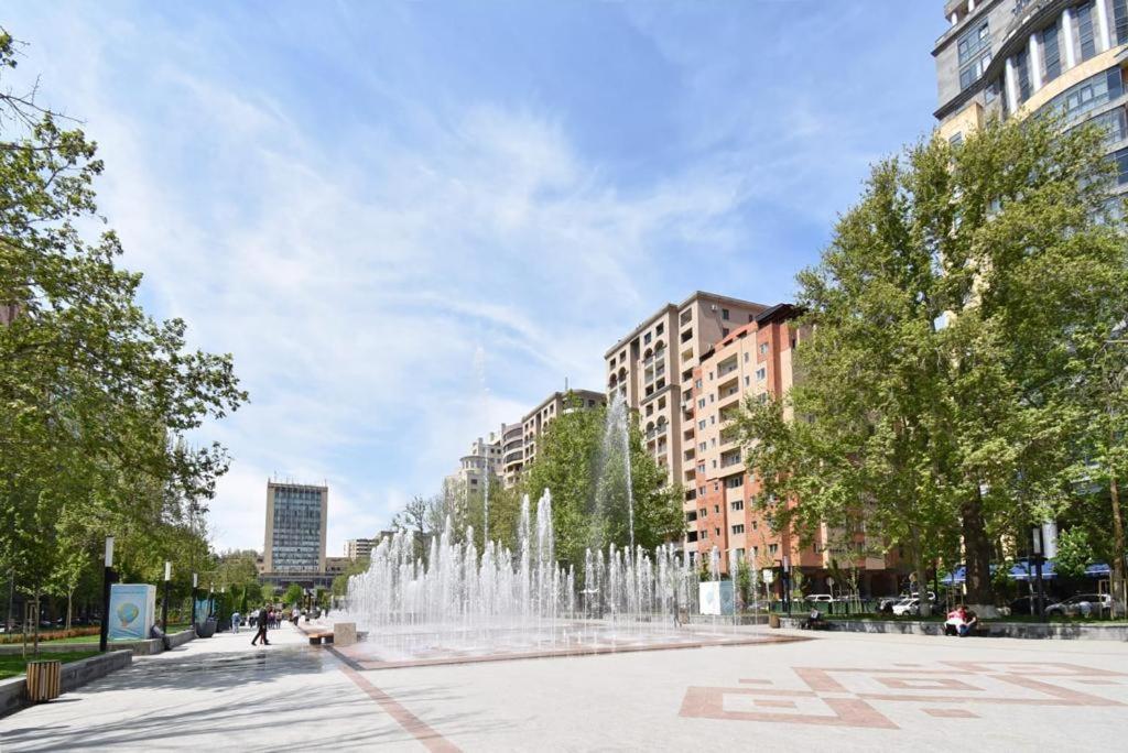 74/3New Building In The Center Of The Capital Apartamento Erevan Exterior foto