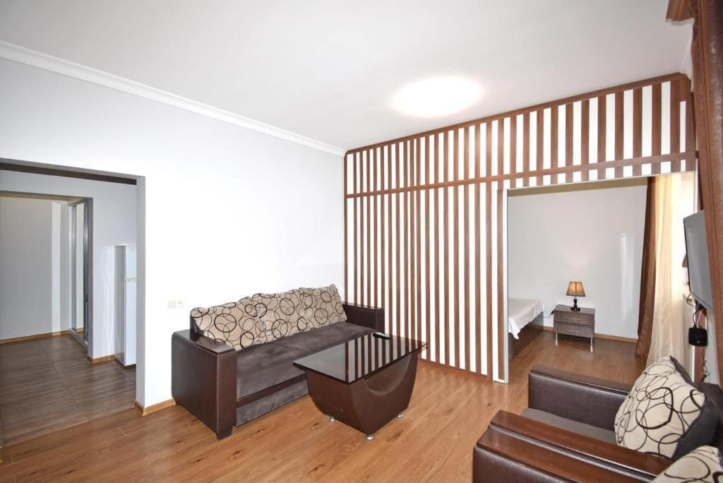 74/3New Building In The Center Of The Capital Apartamento Erevan Exterior foto