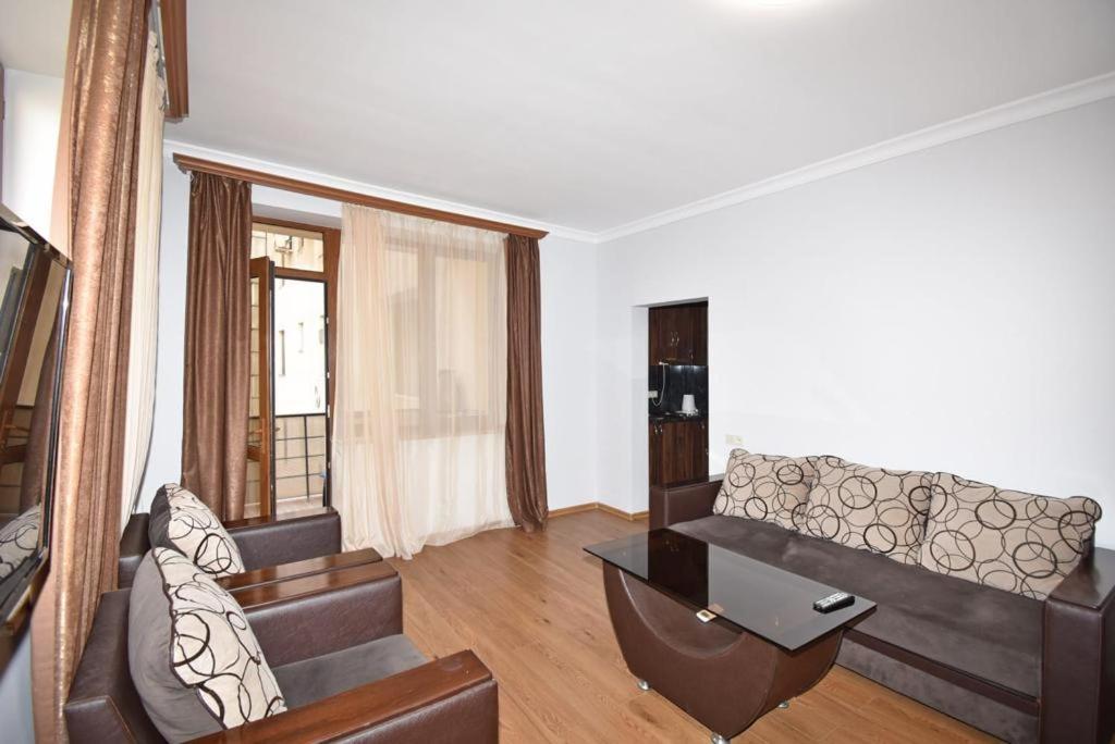 74/3New Building In The Center Of The Capital Apartamento Erevan Exterior foto