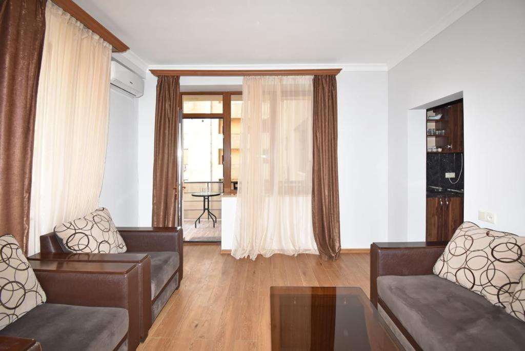 74/3New Building In The Center Of The Capital Apartamento Erevan Exterior foto